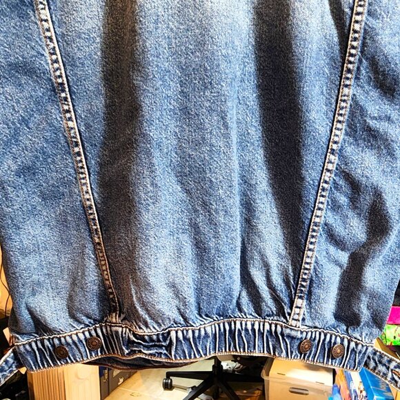 AE American Eagle Women's Jean Jacket Size XS Blue Denim Trucker Distressed - Picture 8 of 10